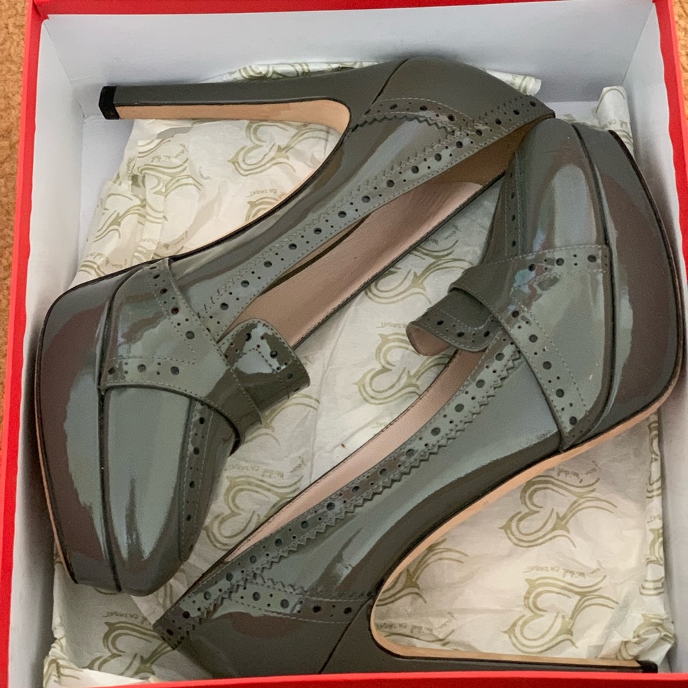 Patent Leather Grey Pump Sz 39